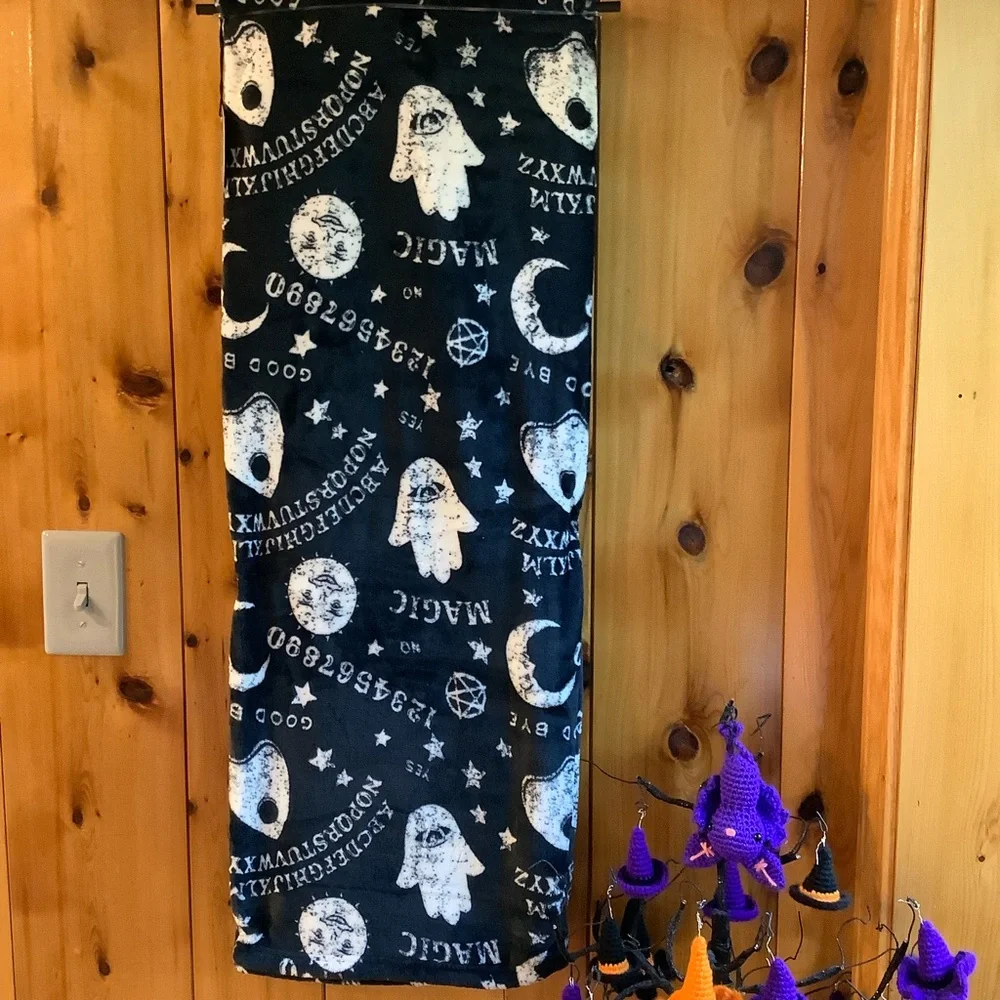 ARTISAN 34 Oversized 50” x 70” Celestial Throw